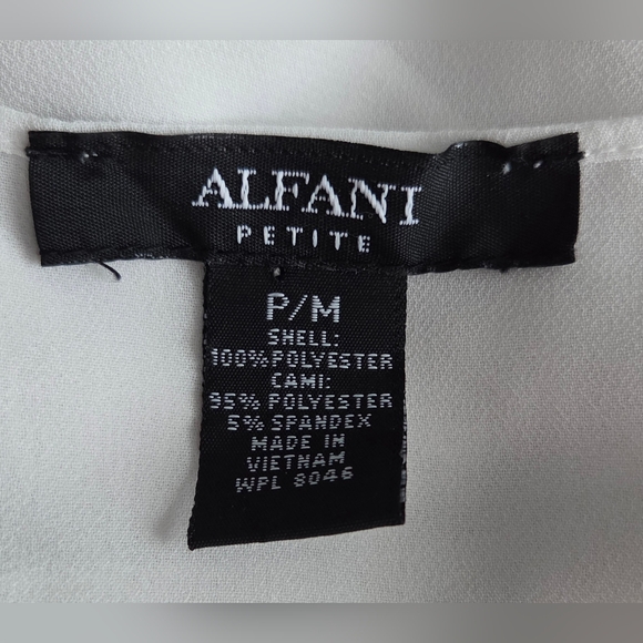 NWOT Alfani White Blouse with Pink Floral Design size MP - Picture 11 of 11